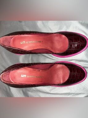 United Nude Designer Burgundy Croc-Embossed Heels brand new burgundy size 7